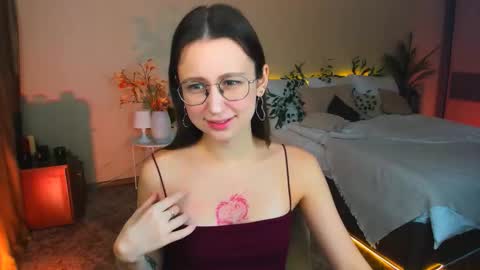 Snapshot of yourlovelystoryy chatting on 11.20.25 Vetta online show from 11.20.25