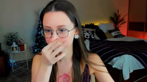 Snapshot of yourlovelystoryy chatting on 12.20.25 Vetta online show from 12.20.25