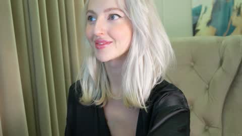 Snapshot of yournaughtymiss chatting on 09.26.25 Eva online show from 09.26.25