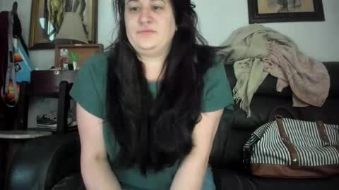 Snapshot of yournewfavoritecamgirl chatting on 12.17.25 Lexi online show from 12.17.25