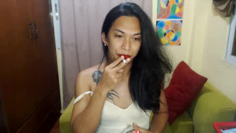 Snapshot of yourpinoy chatting on 01.10.25 Iring online show from 01.10.25