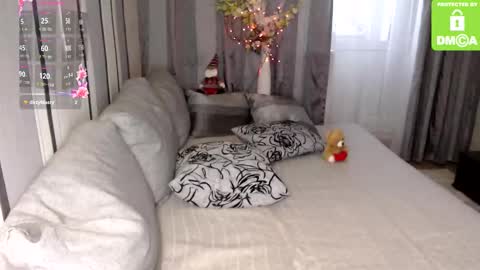 Snapshot of yourplanetoflove chatting on 12.14.25 matypleazure online show from 12.14.25