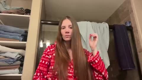 Snapshot of yourstrulylivy chatting on 12.24.24 yourstrulylivy online show from 12.24.24