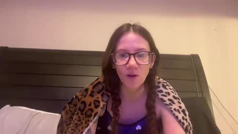 Snapshot of yourstrulylivy chatting on 12.31.24 yourstrulylivy online show from 12.31.24