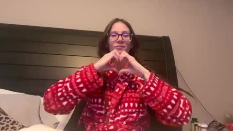Snapshot of yourstrulylivy chatting on 12.31.24 yourstrulylivy online show from 12.31.24