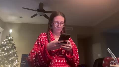 Snapshot of yourstrulylivy chatting on 12.31.24 yourstrulylivy online show from 12.31.24