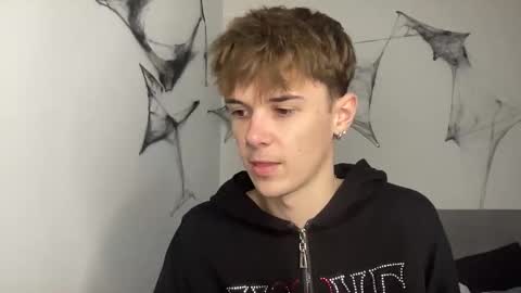 Snapshot of yoursweetyguy chatting on 11.21.25 yoursweetyguy online show from 11.21.25