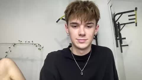 Snapshot of yoursweetyguy chatting on 11.25.25 yoursweetyguy online show from 11.25.25