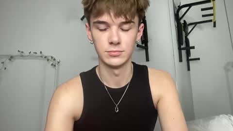 Snapshot of yoursweetyguy chatting on 11.27.25 yoursweetyguy online show from 11.27.25