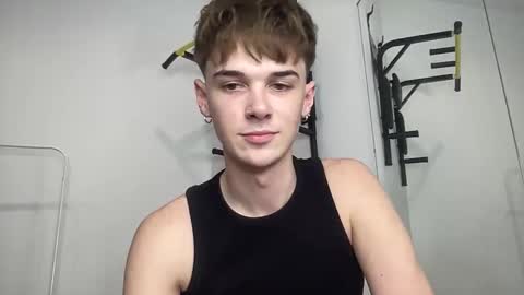 Snapshot of yoursweetyguy chatting on 12.05.25 yoursweetyguy online show from 12.05.25