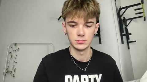 Snapshot of yoursweetyguy chatting on 12.15.25 yoursweetyguy online show from 12.15.25