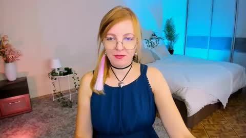 Snapshot of youruniverser chatting on 09.10.25 Alice online show from 09.10.25