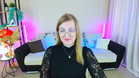 Snapshot of youruniverser chatting on 09.13.25 Alice online show from 09.13.25