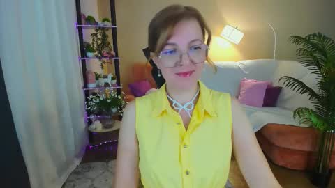 Snapshot of youruniverser chatting on 09.18.25 Alice online show from 09.18.25