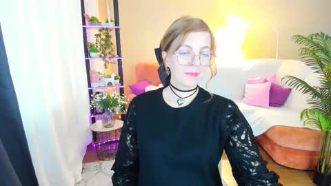 Snapshot of youruniverser chatting on 09.20.25 Alice online show from 09.20.25