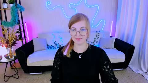 Snapshot of youruniverser chatting on 09.26.25 Alice online show from 09.26.25