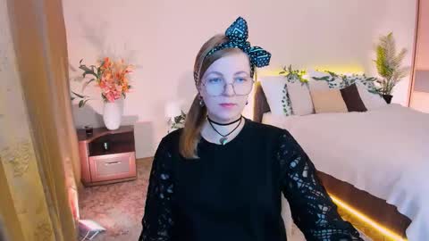 Snapshot of youruniverser chatting on 09.30.25 Alice online show from 09.30.25