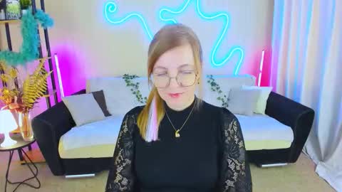 Snapshot of youruniverser chatting on 10.04.25 Alice online show from 10.04.25