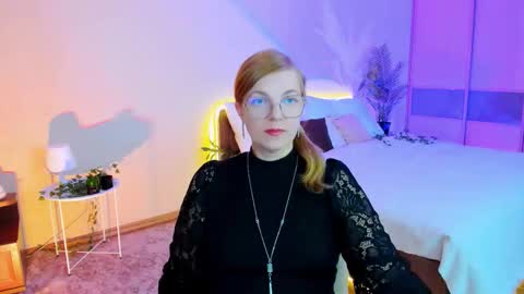 Snapshot of youruniverser chatting on 10.11.25 Alice online show from 10.11.25