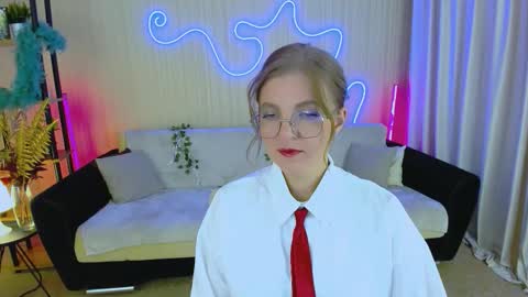 Snapshot of youruniverser chatting on 10.13.25 Alice online show from 10.13.25