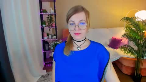 Snapshot of youruniverser chatting on 10.16.25 Alice online show from 10.16.25