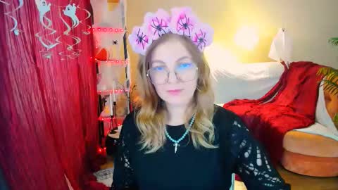 Snapshot of youruniverser chatting on 10.27.25 Alice online show from 10.27.25