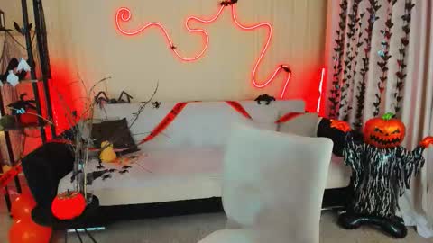 Snapshot of youruniverser chatting on 10.30.25 Alice online show from 10.30.25