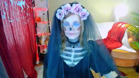 Snapshot of youruniverser chatting on 10.31.25 Alice online show from 10.31.25