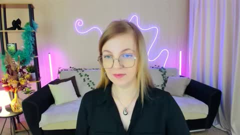 Snapshot of youruniverser chatting on 11.14.25 Alice online show from 11.14.25