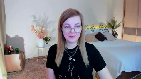 Snapshot of youruniverser chatting on 11.15.25 Alice online show from 11.15.25