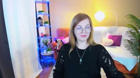 Snapshot of youruniverser chatting on 11.16.25 Alice online show from 11.16.25