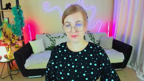 Snapshot of youruniverser chatting on 11.18.25 Alice online show from 11.18.25