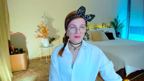 Snapshot of youruniverser chatting on 11.19.25 Alice online show from 11.19.25