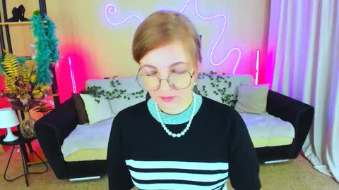 Snapshot of youruniverser chatting on 11.20.25 Alice online show from 11.20.25