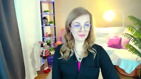 Snapshot of youruniverser chatting on 11.23.25 Alice online show from 11.23.25