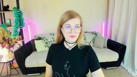 Snapshot of youruniverser chatting on 11.24.25 Alice online show from 11.24.25