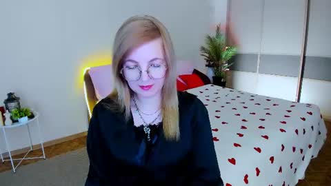 Snapshot of youruniverser chatting on 06.15.26 Alice online show from 06.15.26