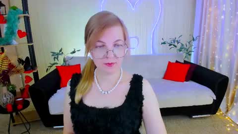 Snapshot of youruniverser chatting on 07.07.26 Alice online show from 07.07.26