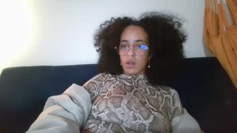 elizabeth  ju   online show from 12.03.24