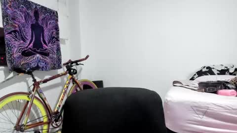 elizabeth  ju   online show from 02.05.25