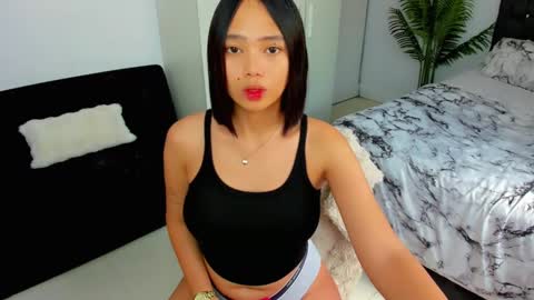 Snapshot of yowginethegreat chatting on 01.25.25 YowgineTheGreat online show from 01.25.25