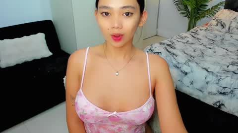 Snapshot of yowginethegreat chatting on 02.11.25 YowgineTheGreat online show from 02.11.25