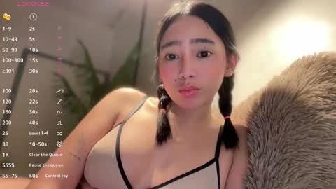 Snapshot of yowginethegreat chatting on 10.24.25 YowgineTheGreat online show from 10.24.25