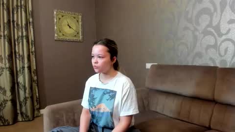 Snapshot of yualles chatting on 12.15.25 Emily online show from 12.15.25