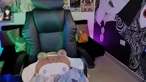    rawr   Anne Independent model      online show from 02.13.26