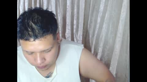 Snapshot of yulandval chatting on 11.18.25 yul and val couple online show from 11.18.25