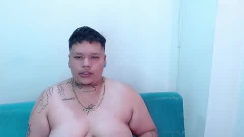 Snapshot of yulandval chatting on 11.26.25 yul and val couple online show from 11.26.25