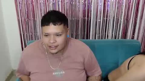 Snapshot of yulandval chatting on 12.01.25 yul and val couple online show from 12.01.25