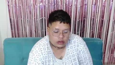 Snapshot of yulandval chatting on 12.04.25 yul and val couple online show from 12.04.25