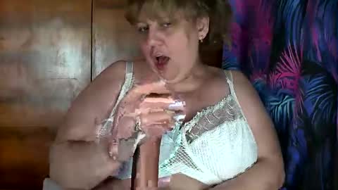 Snapshot of yulia1979 chatting on 10.30.25 Yula online show from 10.30.25